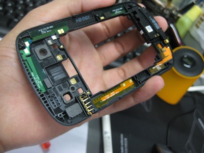 黑莓手機拆機圖解 維修安裝與內(nèi)部結(jié)構(gòu)分析