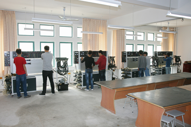 淮南經(jīng)濟(jì)技術(shù)學(xué)校2025年招生簡(jiǎn)章 電子產(chǎn)品維修與安裝專業(yè)